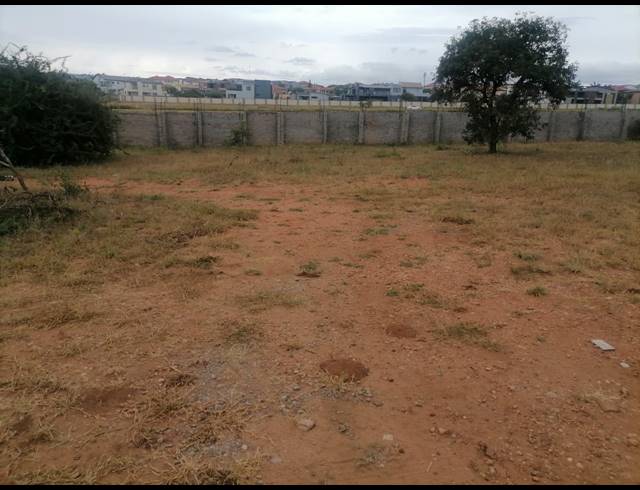 1,023M² VACANT LAND FOR SALE IN THORNHILL